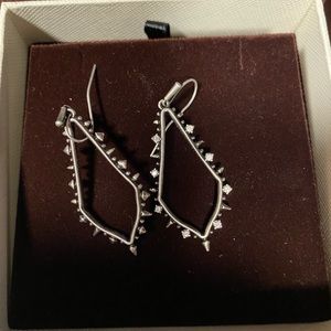 Kendra Scott Sophia drop earring in silver